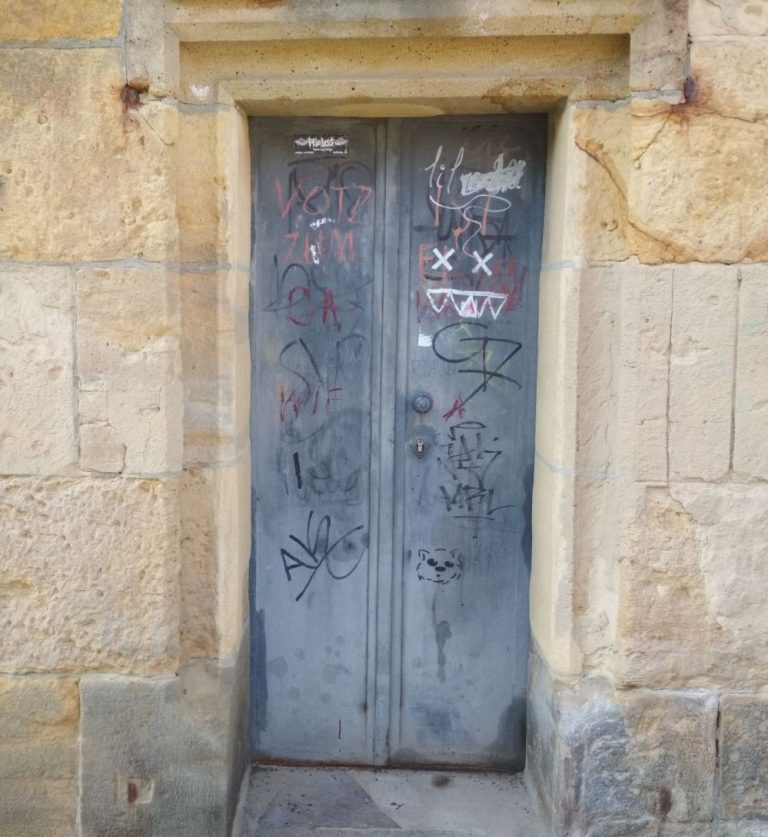 StreetArt 188 Five Dollar Signs On A Door MeyView